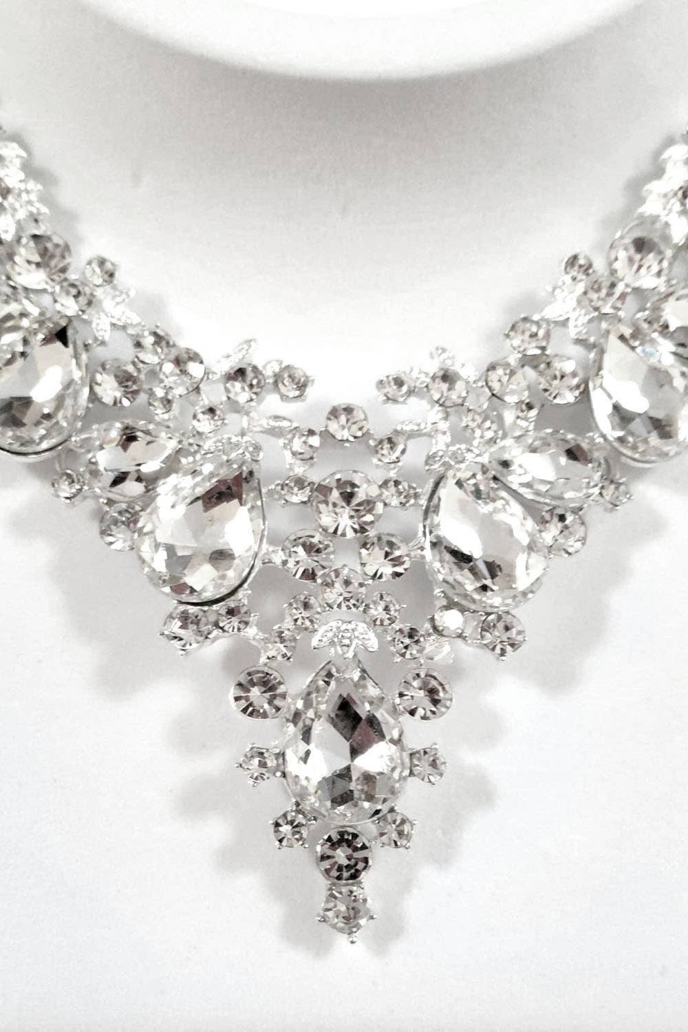 Necklace and Earrings Set. FJN374