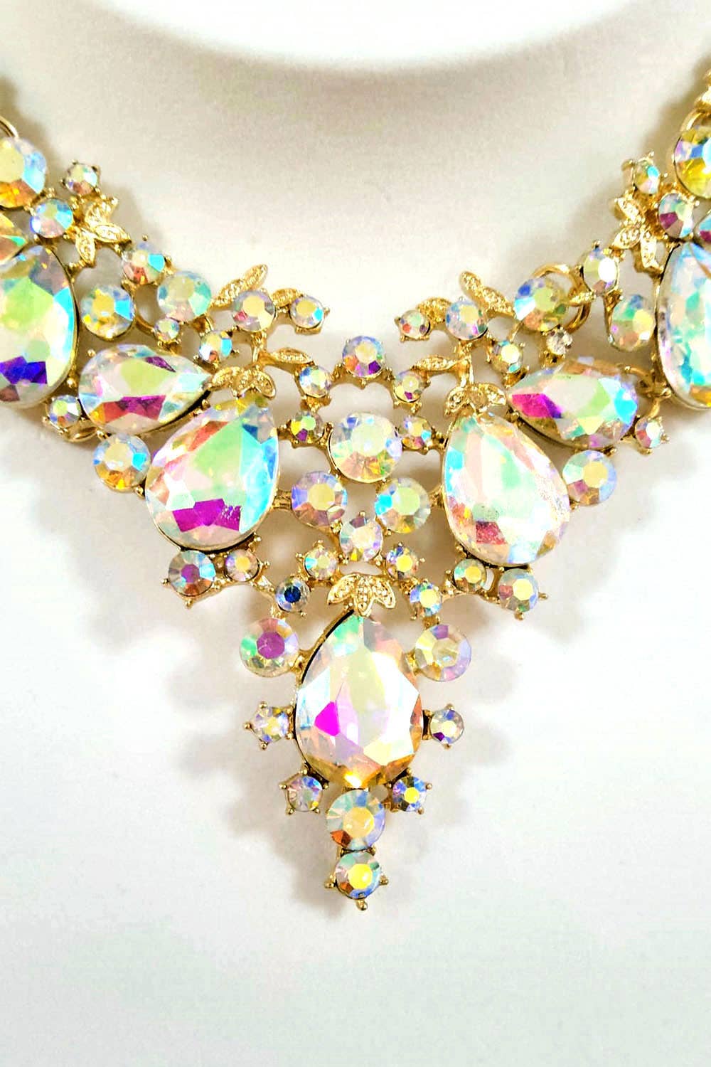 Necklace and Earrings Set. FJN374