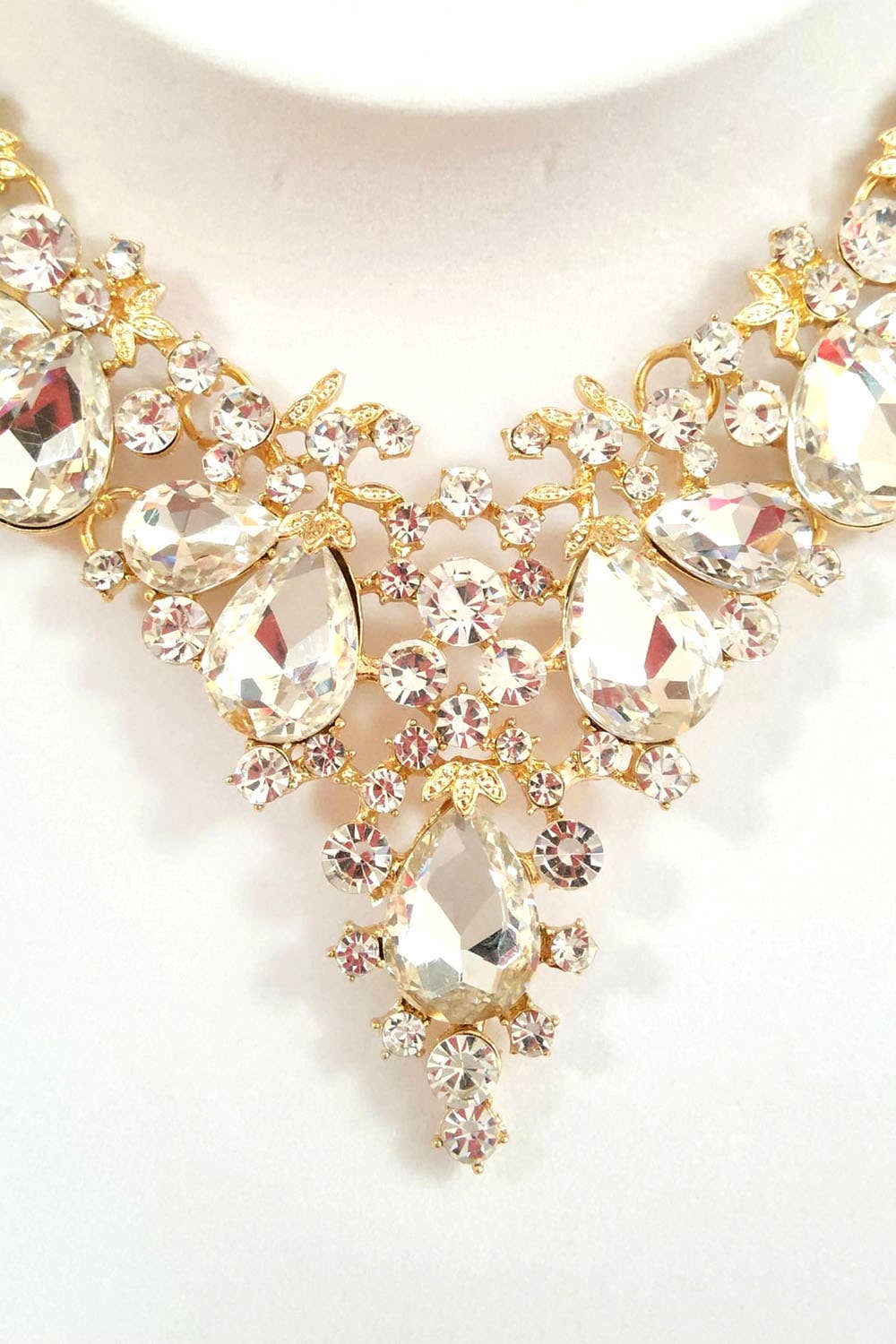 Necklace and Earrings Set. FJN374