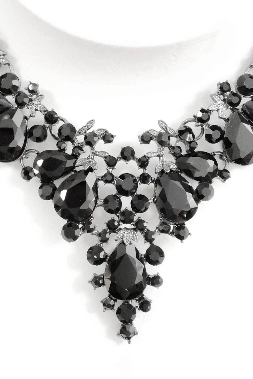 Necklace and Earrings Set. FJN374