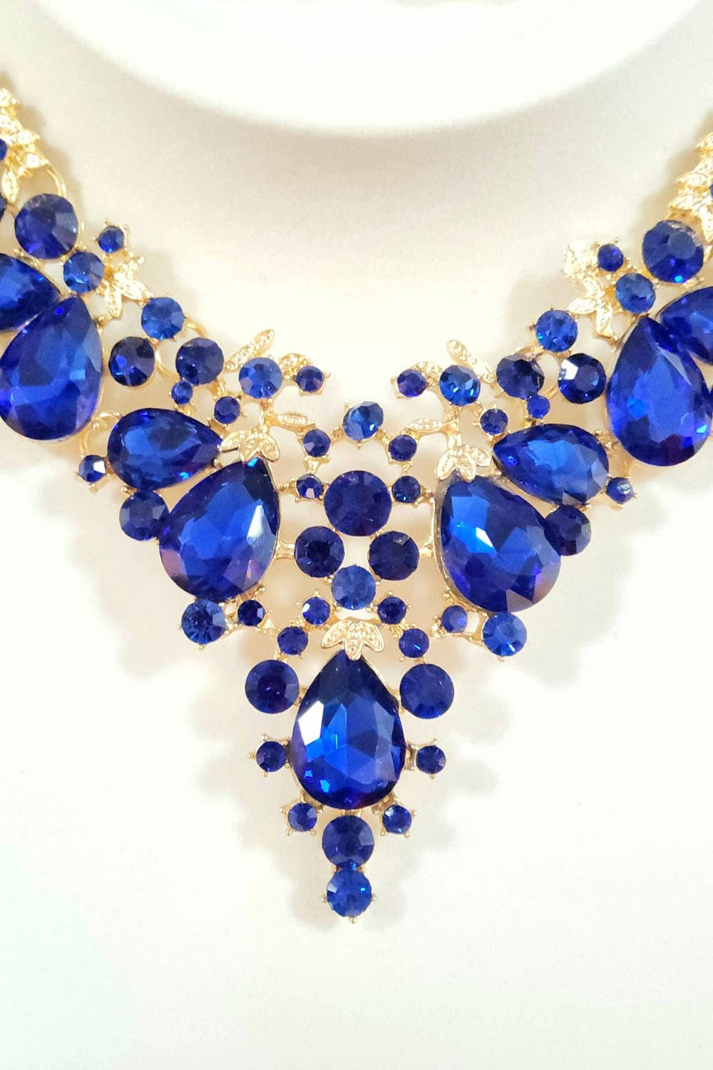 Necklace and Earrings Set. FJN374