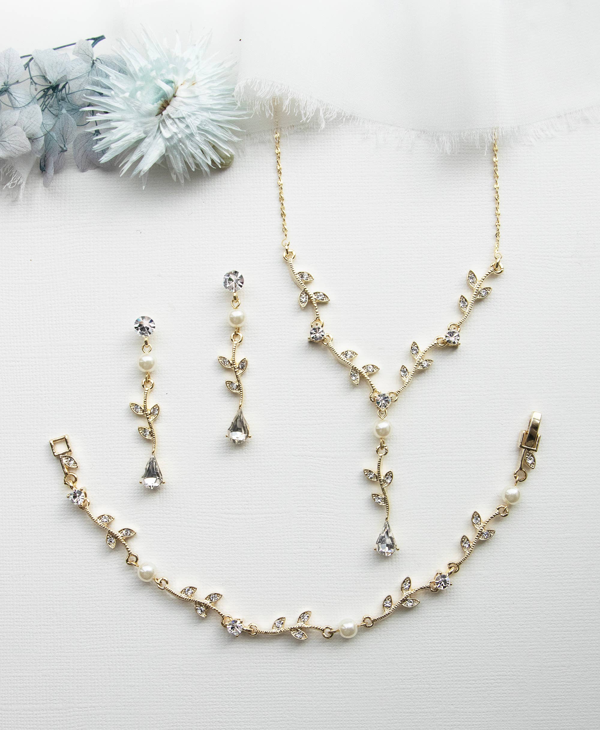 Carla Vine Pearl Jewelry Set